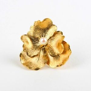 Gold Cultured Pearl Brooch